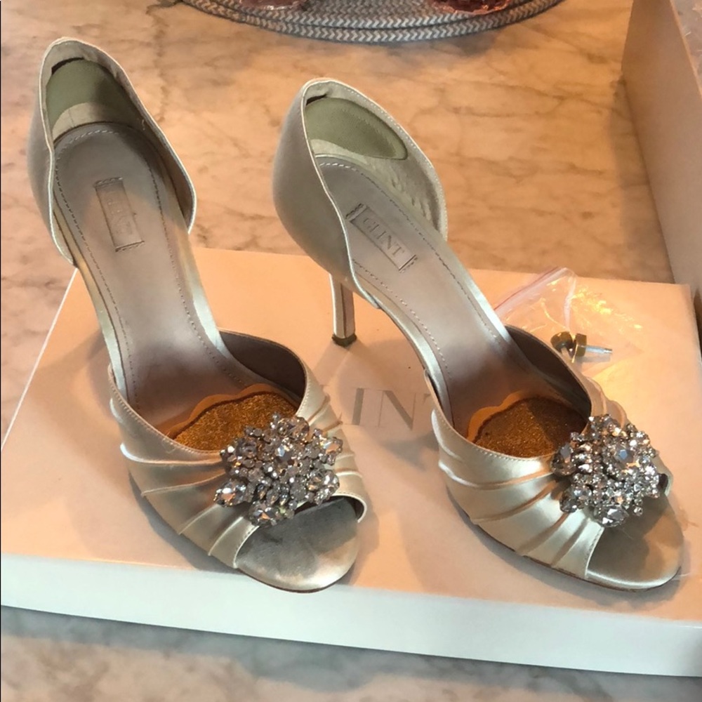 Glint Radiance Ivory Pumps